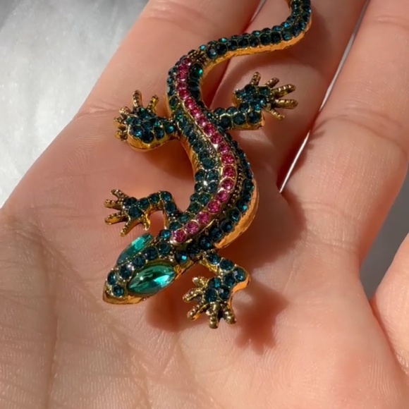 Rainbow Crystal Gecko Brooch – Colorful Rhinestone Lizard Pin Jewelry - Picture 1 of 5